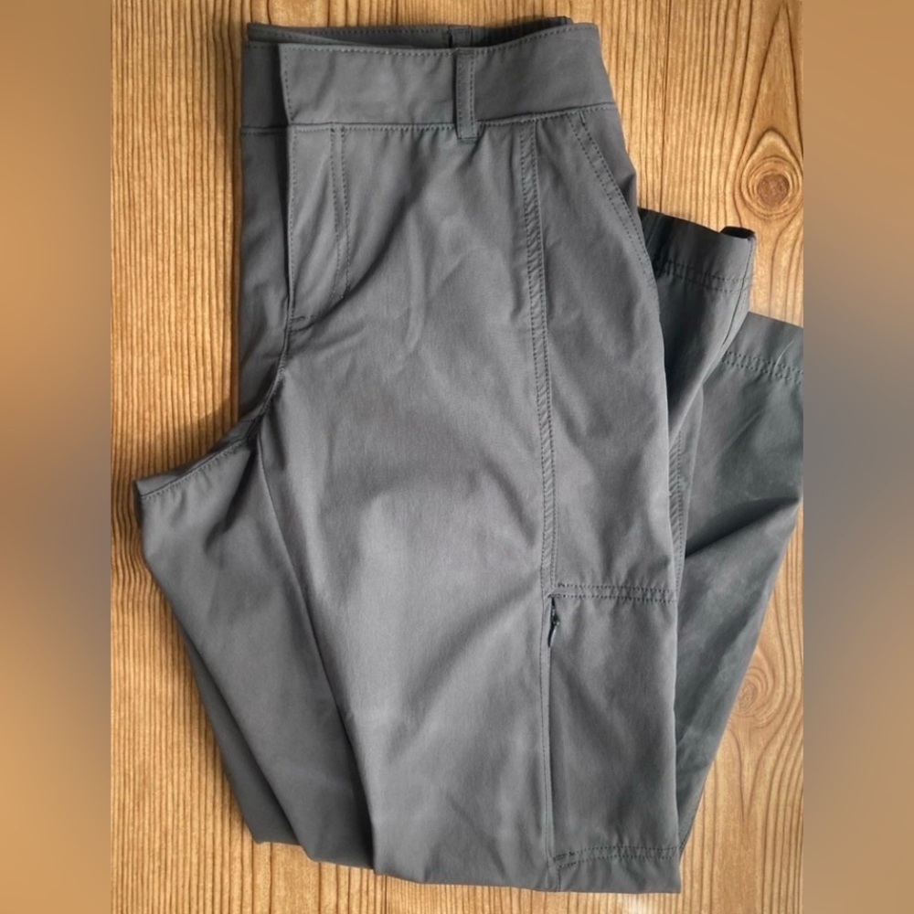 Kirkland Signature Travel Hiking Pants Women’s 4 Gray Performance Stretch Capri - Picture 3 of 6